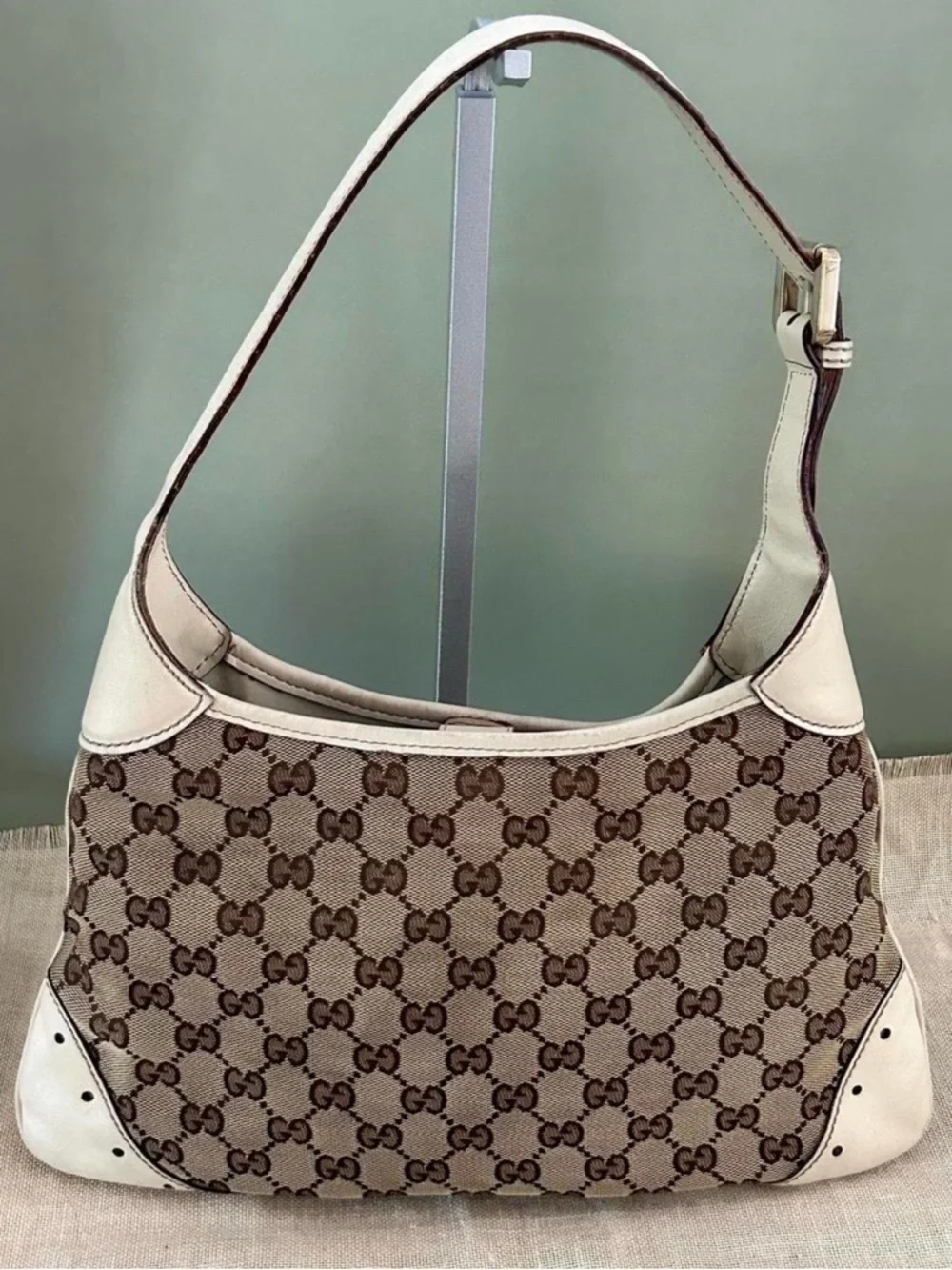 Gucci White & Brown GG Canvas Hobo Shoulder Bag - Picture 3 of 9